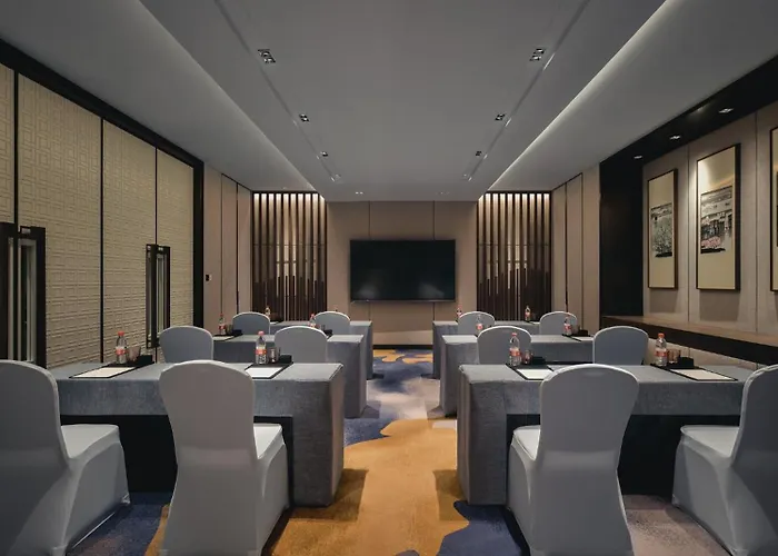 Hualuxe Kunshan Huaqiao - F1 Racing Preferred Hotel